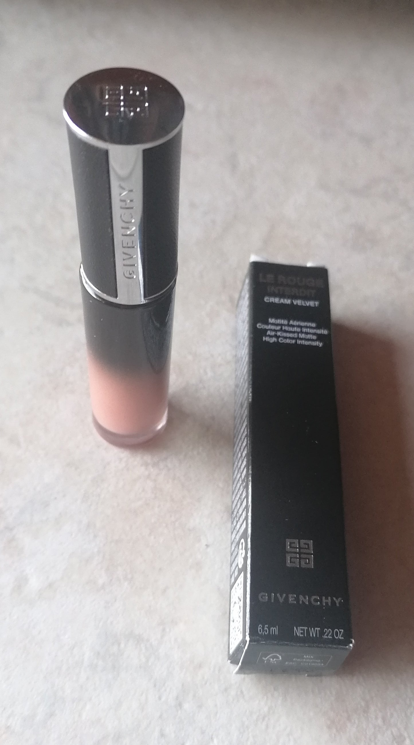 Givenchy - Le Rouge Interdit 09 Cream Velvet